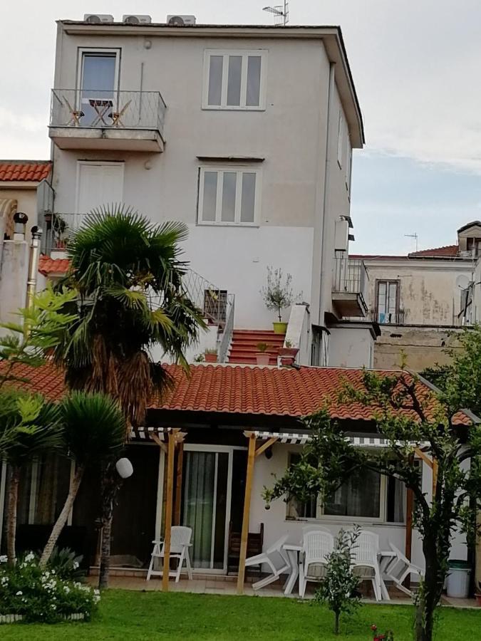 ノーラ Casa Castellano Bed & Breakfast エクステリア 写真